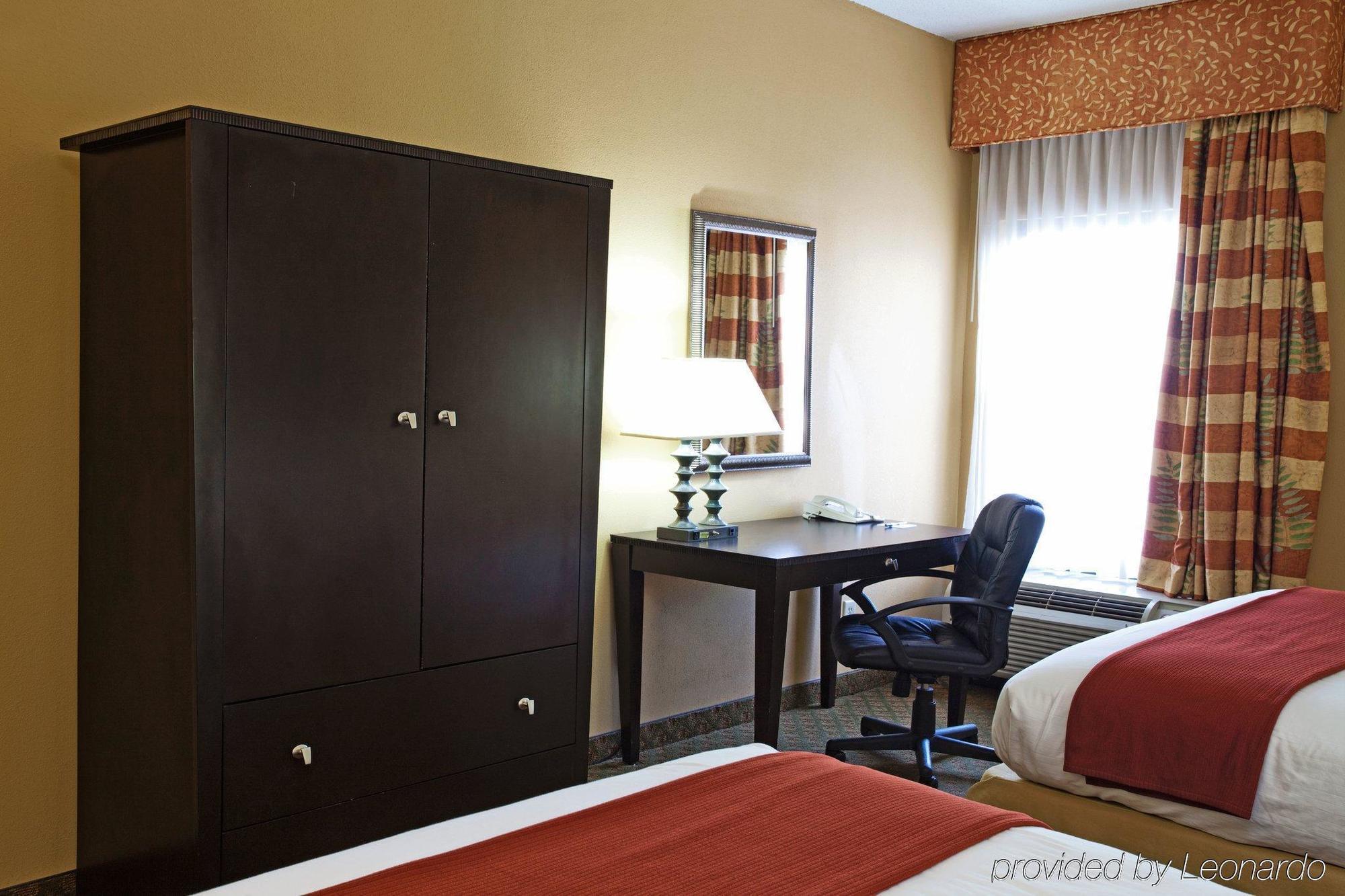 Holiday Inn Express Pascagoula-Moss Point, An Ihg Hotel Room photo